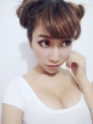 带着智能手机闯荡异世界.2 2023