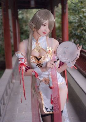美女扒开尿口让男人捅爽